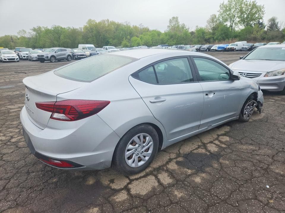 2020 HYUNDAI ELANTRA SE 3
