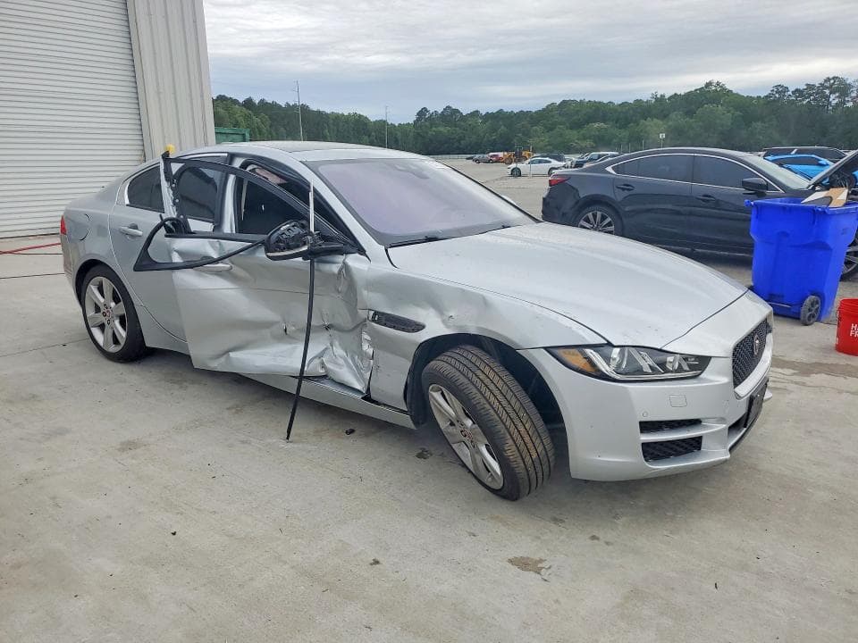 2017 JAGUAR XE PREMIUM 4