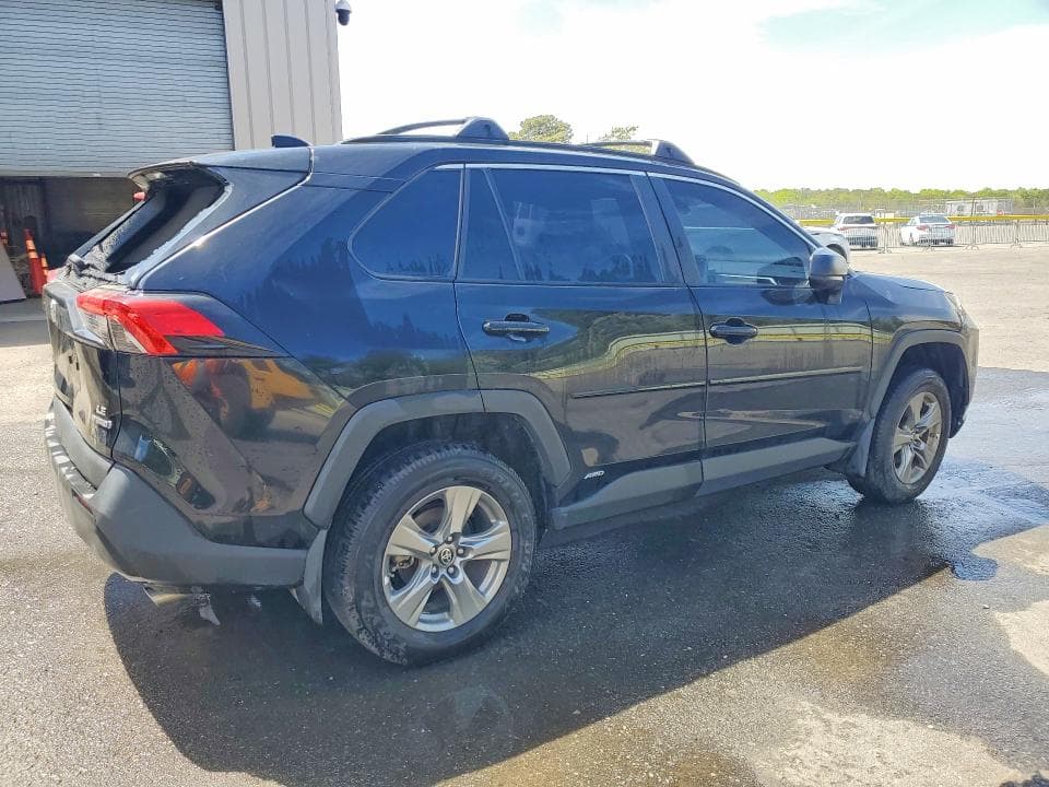 2024 TOYOTA RAV4 LE 3
