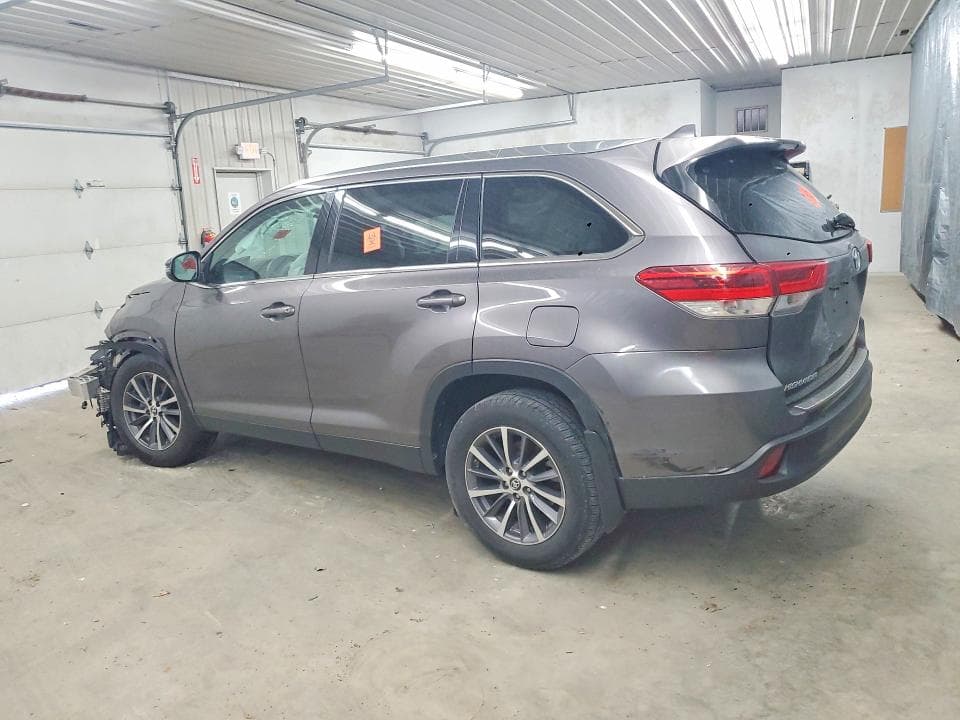 2019 TOYOTA HIGHLANDER XLE 2