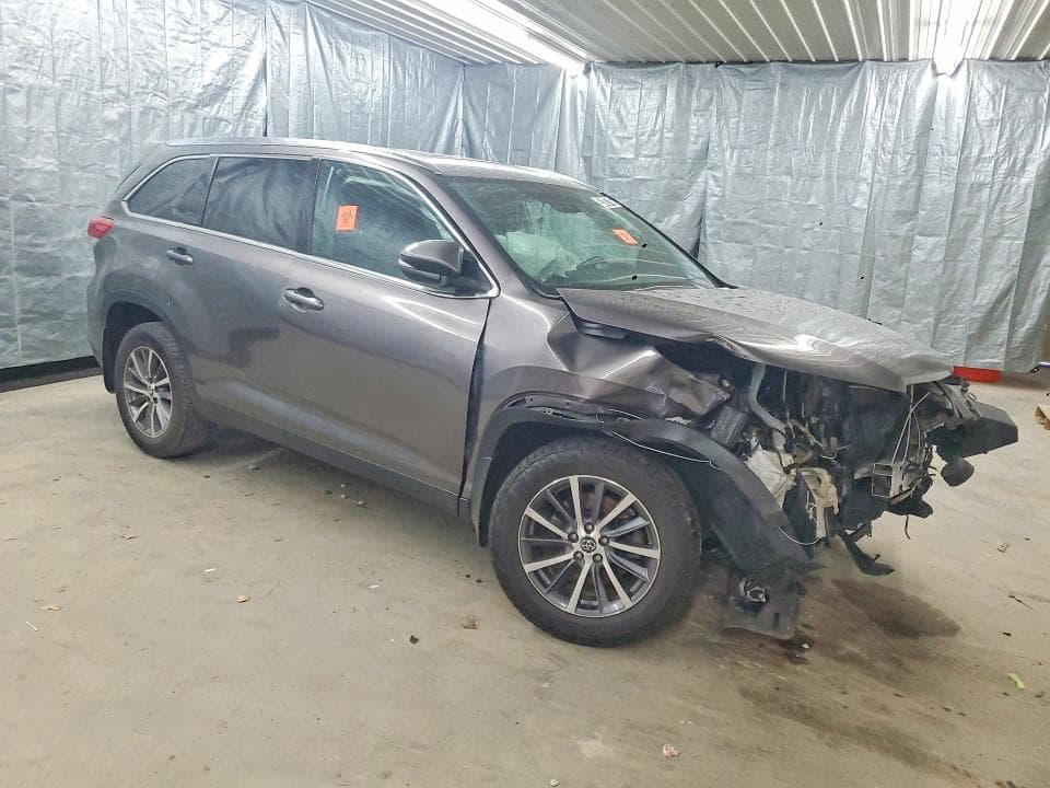 2019 TOYOTA HIGHLANDER XLE 4