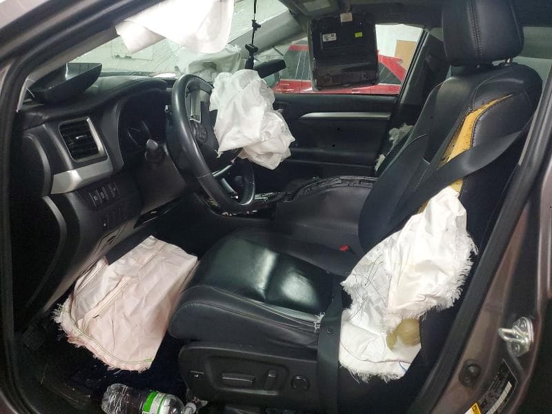 2019 TOYOTA HIGHLANDER XLE 7