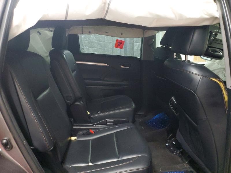 2019 TOYOTA HIGHLANDER XLE 10