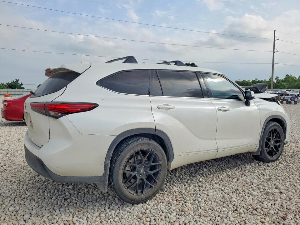 2021 TOYOTA HIGHLANDER LE LE 3