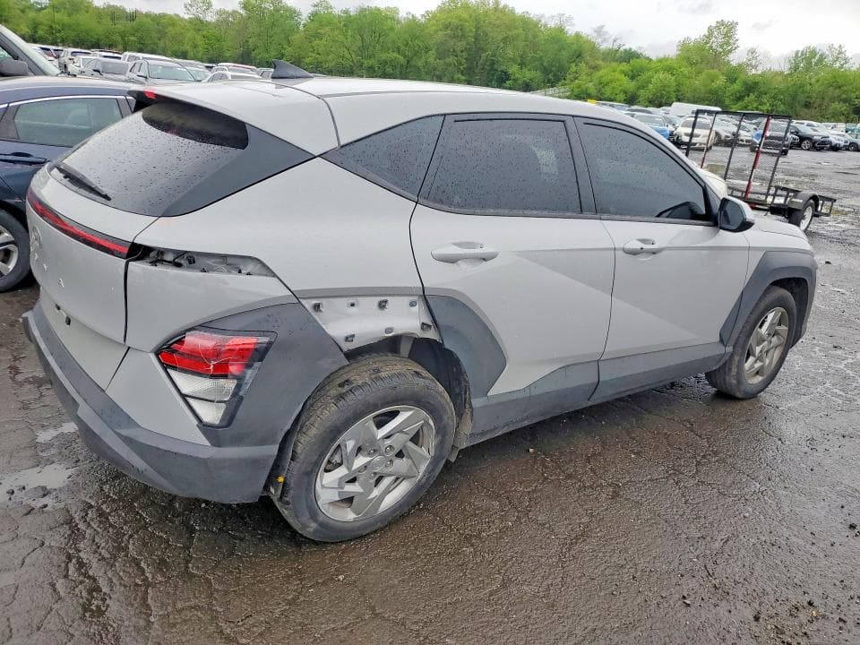 2024 HYUNDAI KONA SE 3
