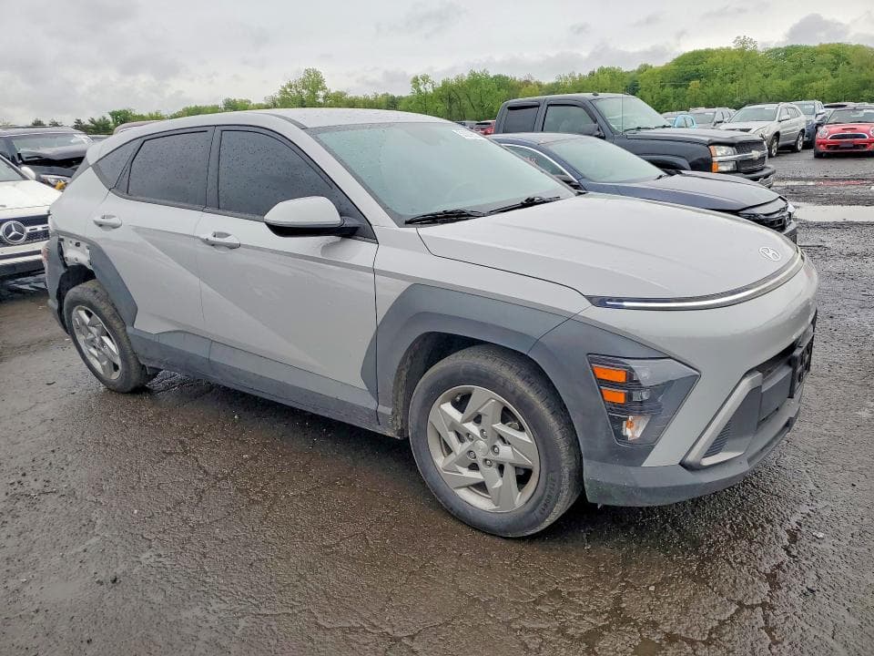 2024 HYUNDAI KONA SE 4