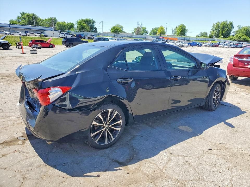 2017 TOYOTA COROLLA SE 3