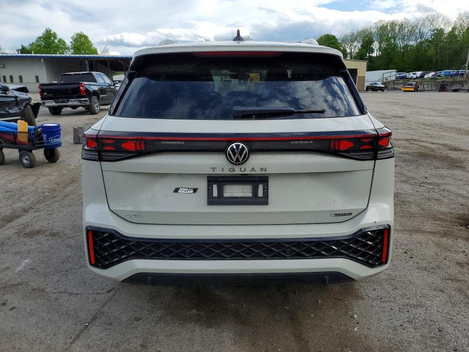 2025 VOLKSWAGEN TIGUAN SEL R-LINE BLACK 6