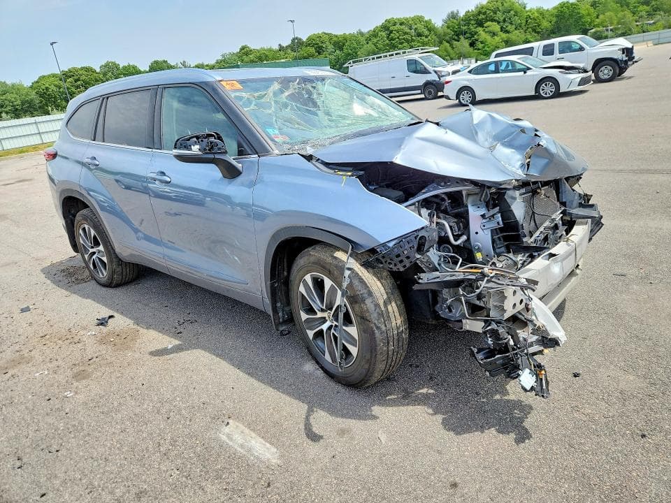 2021 TOYOTA HIGHLANDER XLE XLE 4