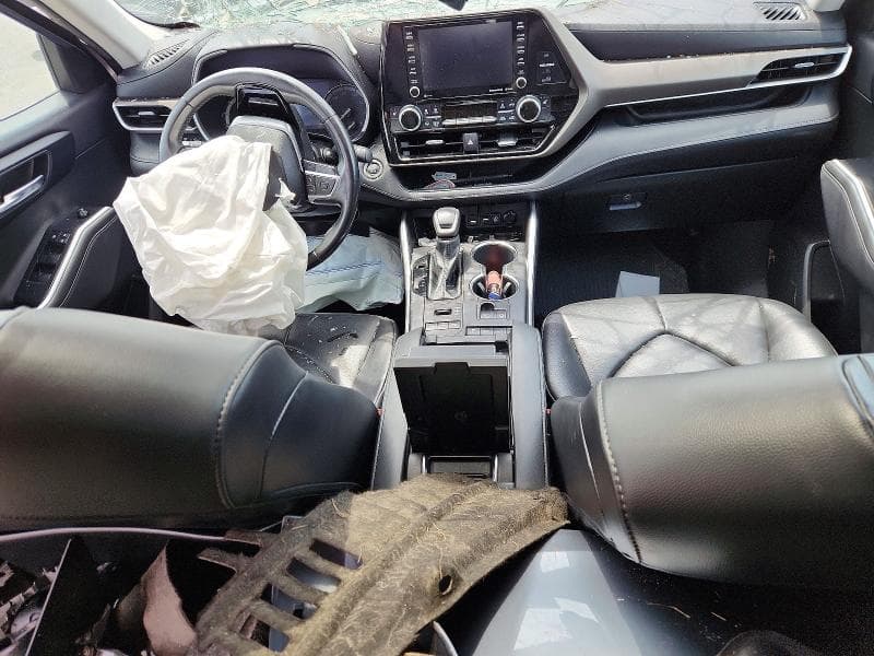2021 TOYOTA HIGHLANDER XLE XLE 8