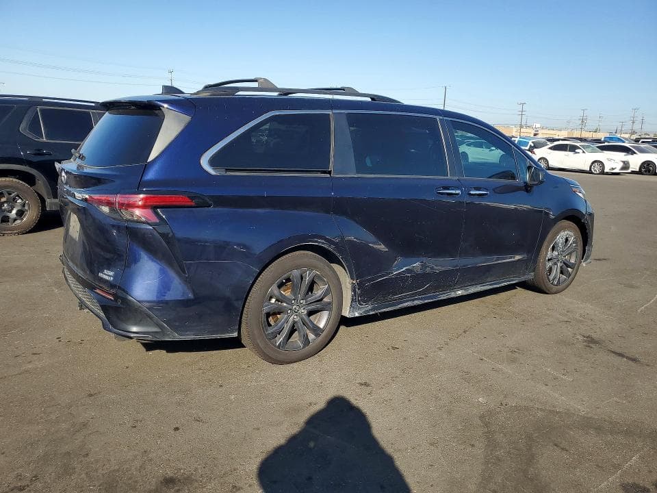 2022 TOYOTA SIENNA XSE XSE 3