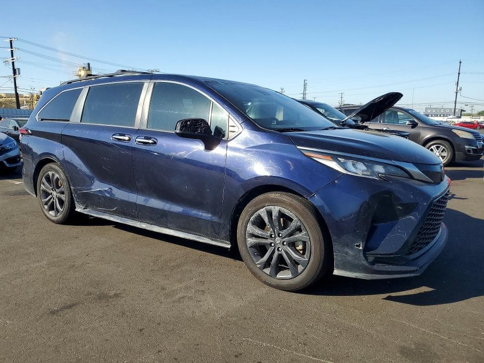 2022 TOYOTA SIENNA XSE XSE 4