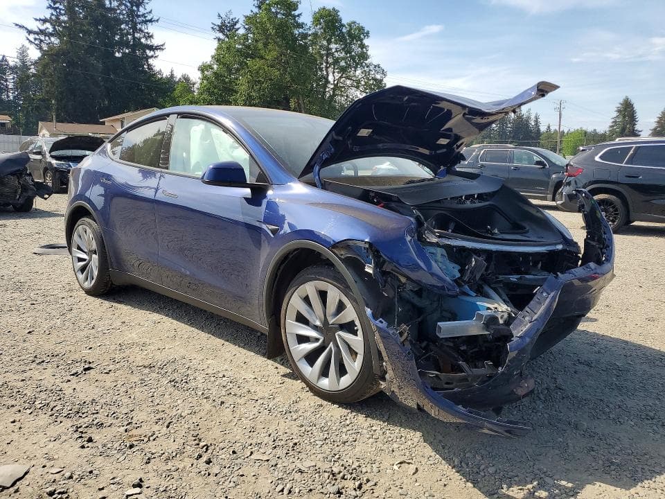 2026 TESLA MODEL Y 4