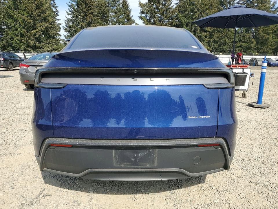 2026 TESLA MODEL Y 6