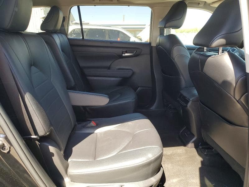 2024 TOYOTA HIGHLANDER XLE 11