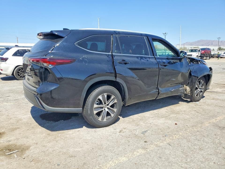 2024 TOYOTA HIGHLANDER XLE 3