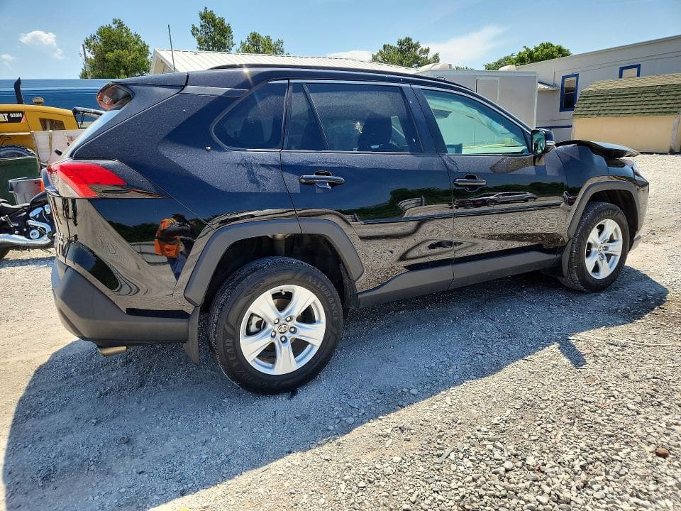 2021 TOYOTA RAV4 XLE XLE 3