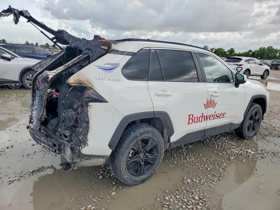 2025 TOYOTA RAV4 XLE 3