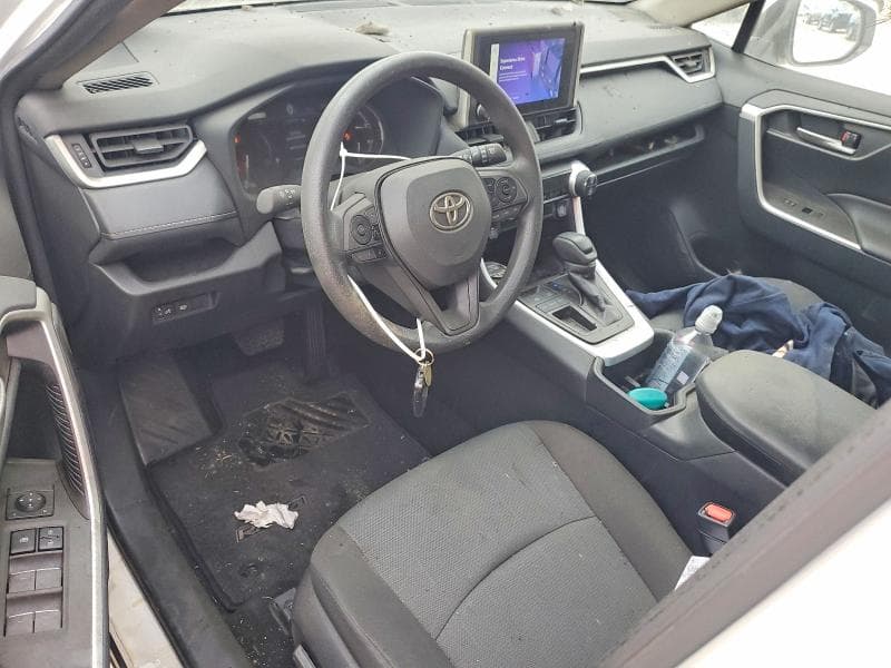 2025 TOYOTA RAV4 XLE 8