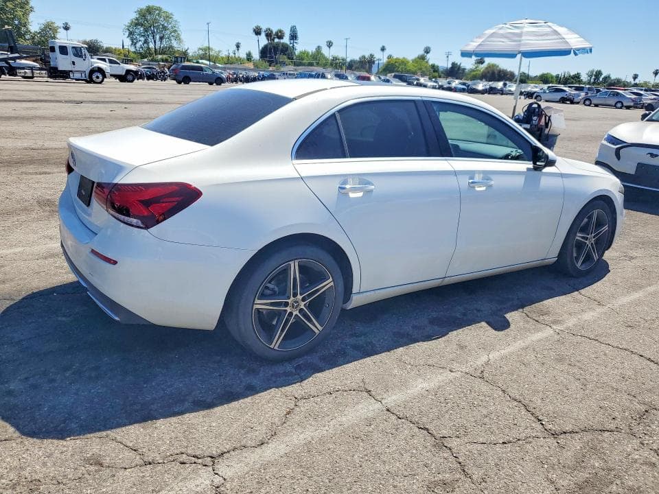 2021 MERCEDES-BENZ A 220 3