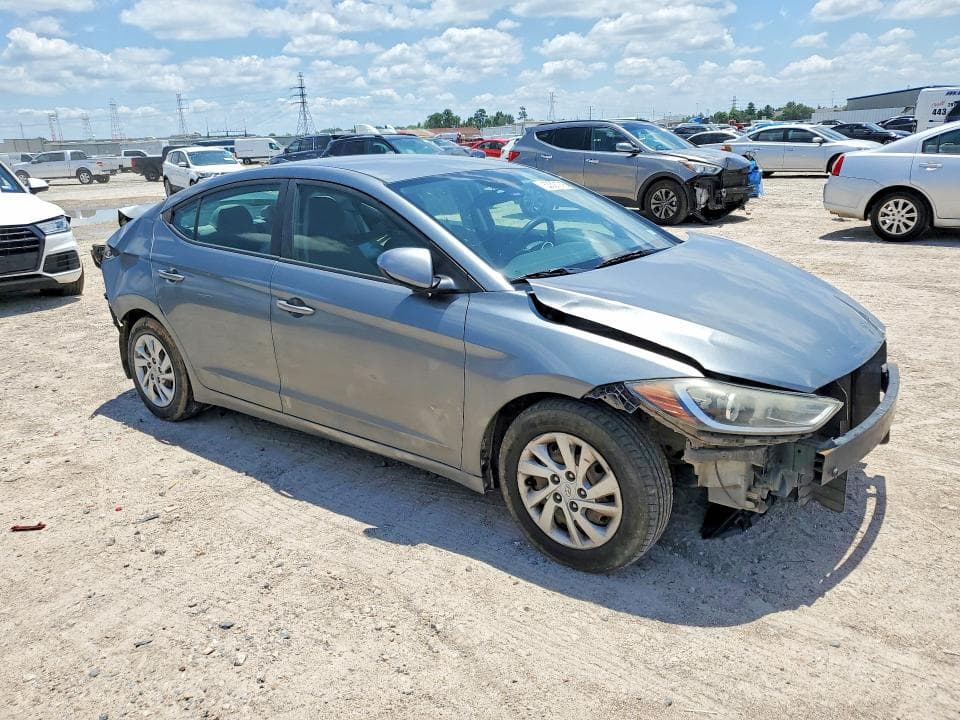 2017 HYUNDAI ELANTRA SE 4