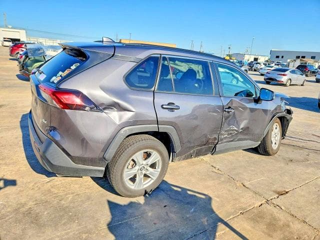2021 TOYOTA RAV4 XLE XLE 3