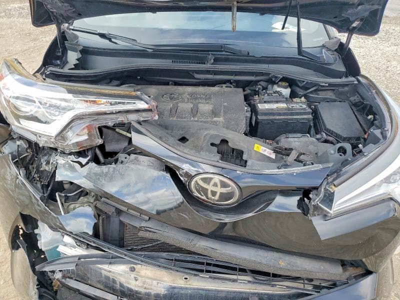 2018 TOYOTA C-HR XLE 11