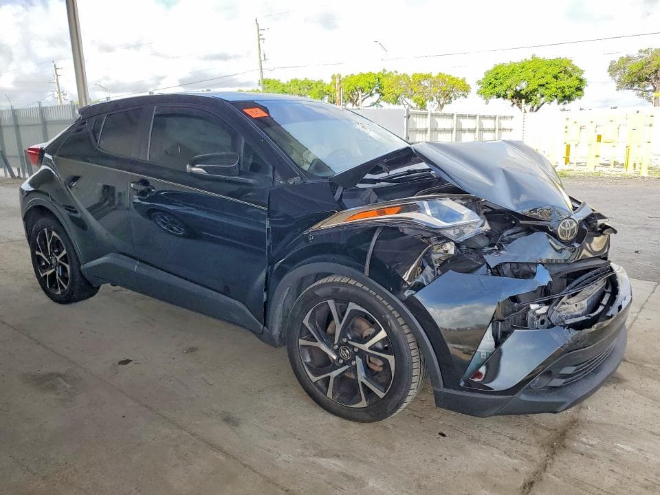 2018 TOYOTA C-HR XLE 4