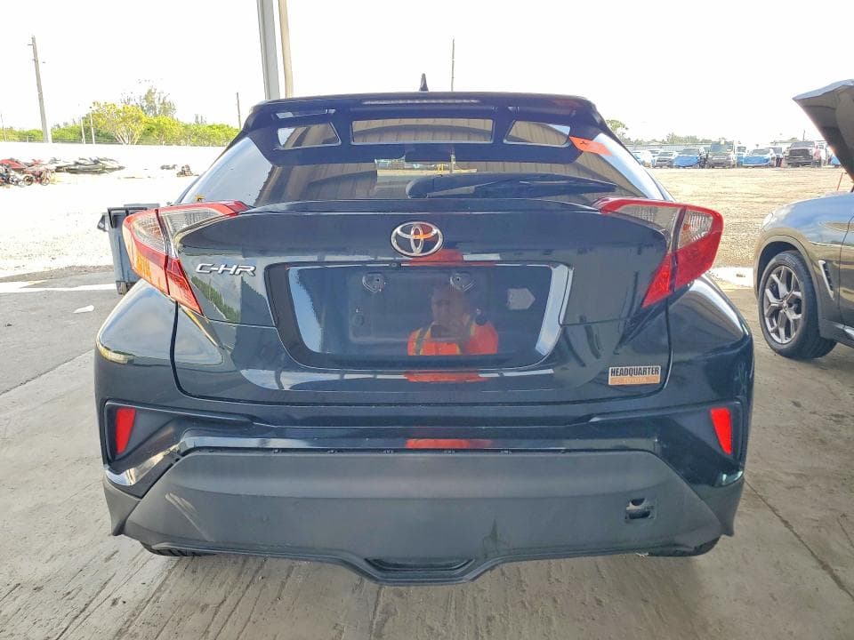 2018 TOYOTA C-HR XLE 6