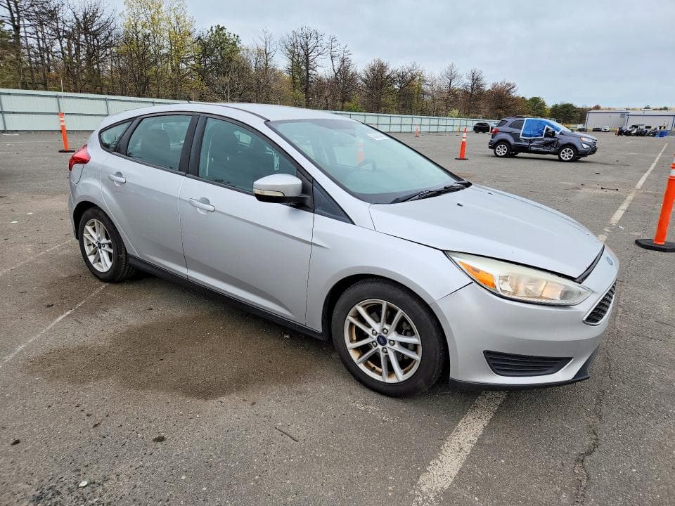 2017 FORD FOCUS SE 4