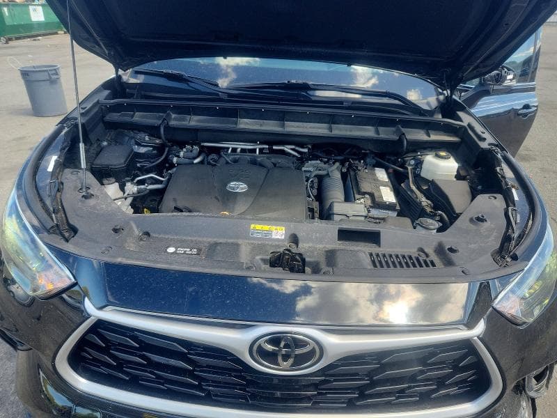 2022 TOYOTA HIGHLANDER XLE 11