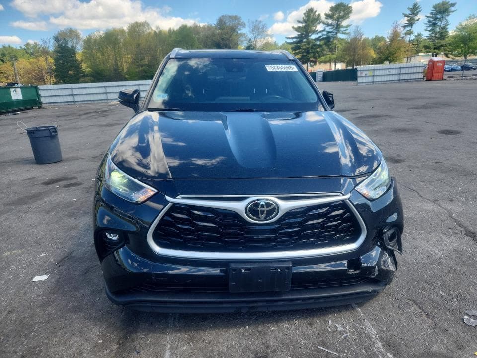 2022 TOYOTA HIGHLANDER XLE 5