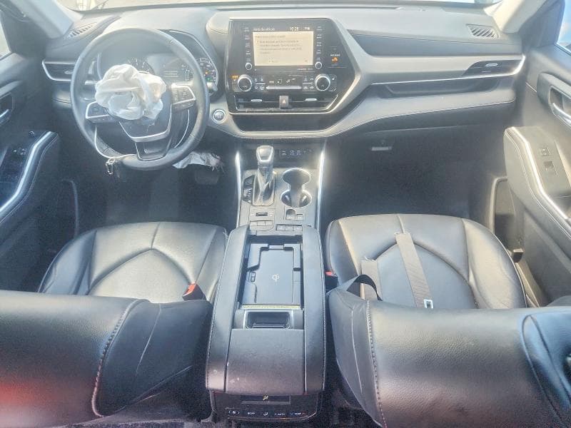 2022 TOYOTA HIGHLANDER XLE 8