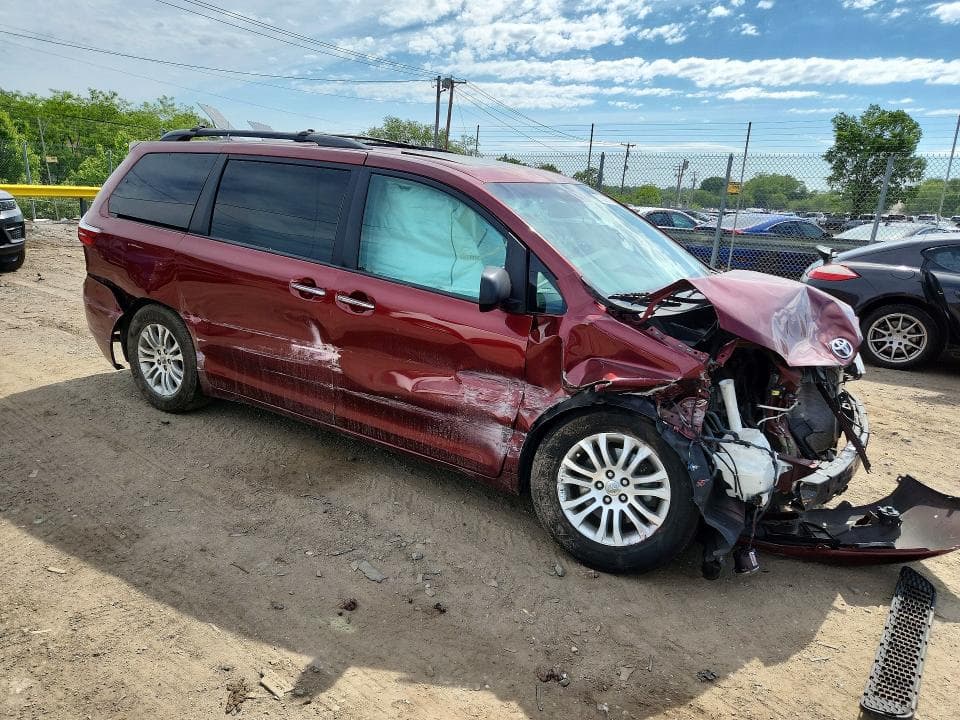 2017 TOYOTA SIENNA XLE 8-PASSENGER XLE 8-PASSENGER 4