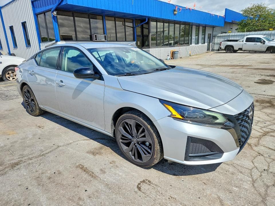 2024 NISSAN ALTIMA SR 4