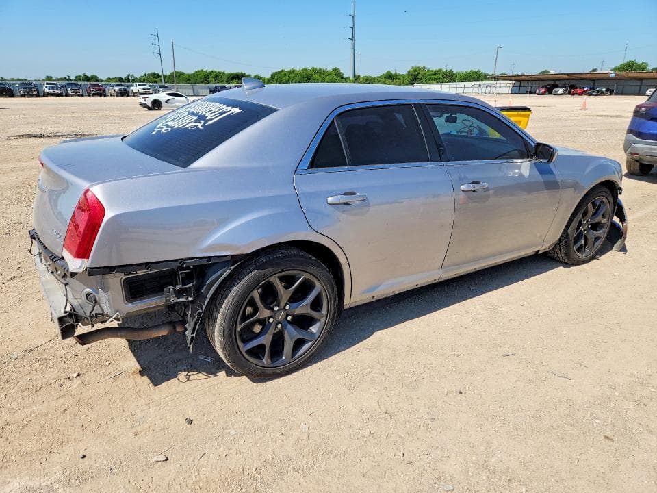 2017 CHRYSLER 300 LIMITED 3