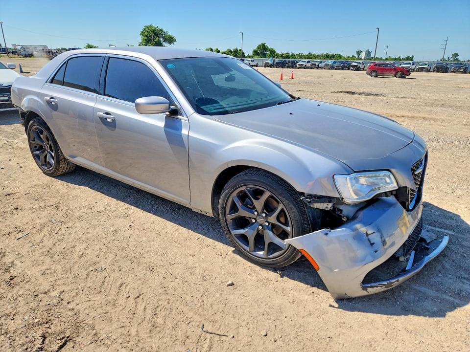 2017 CHRYSLER 300 LIMITED 4