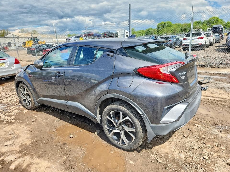 2018 TOYOTA C-HR XLE 2
