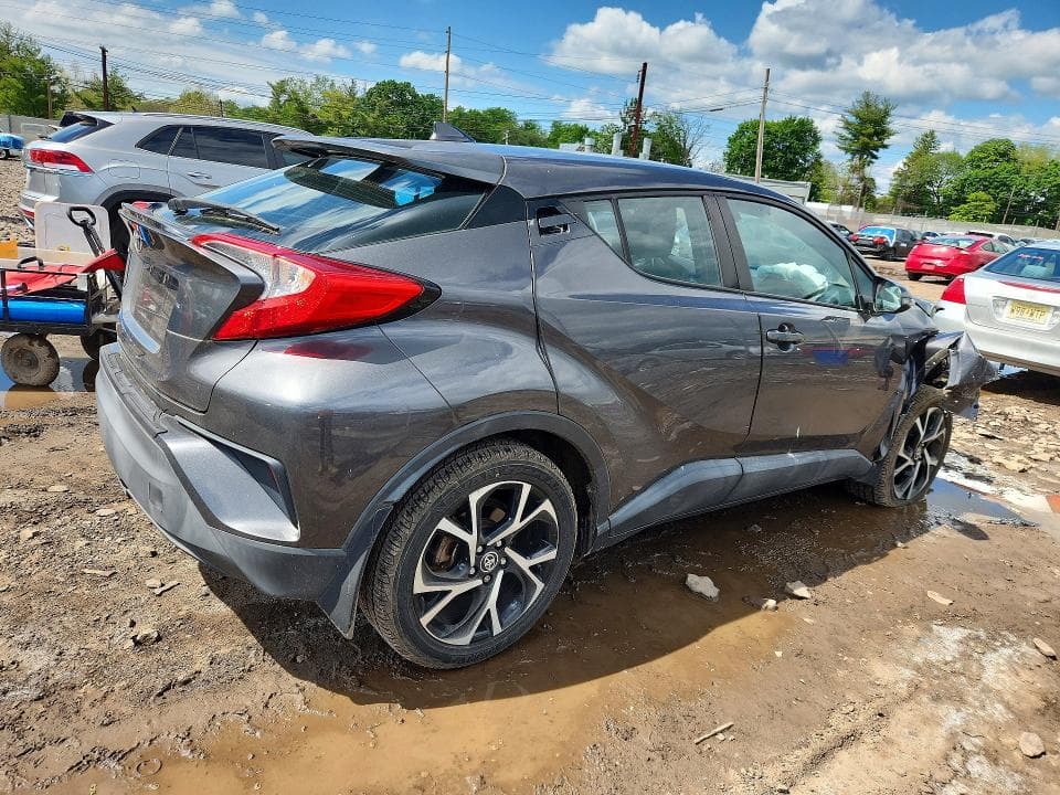 2018 TOYOTA C-HR XLE 3