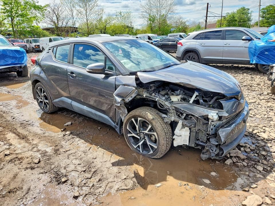 2018 TOYOTA C-HR XLE 4