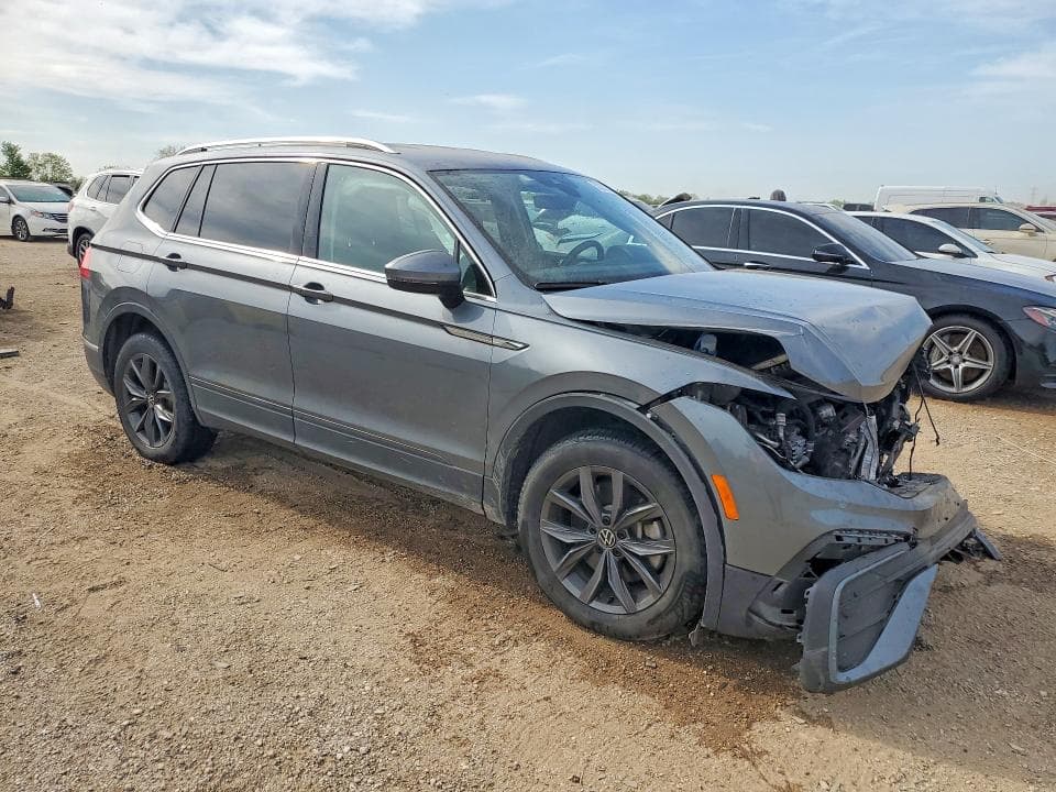 2023 VOLKSWAGEN TIGUAN SE 4
