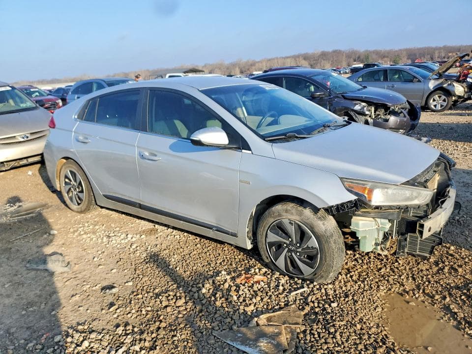 2017 HYUNDAI IONIQ HYBRID SEL 4