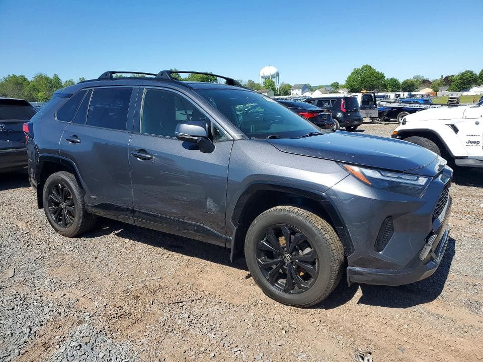 2023 TOYOTA RAV4 SE 4