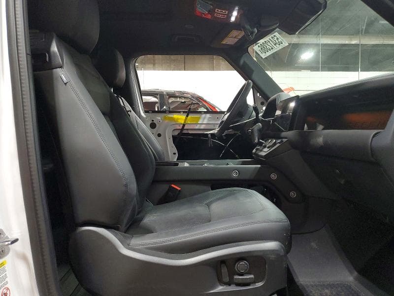 2025 LAND ROVER DEFENDER 90 X-DYNAMIC SE 11