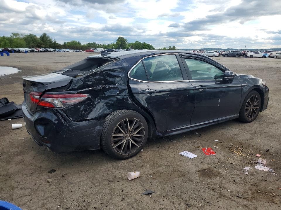 2022 TOYOTA CAMRY SE 3