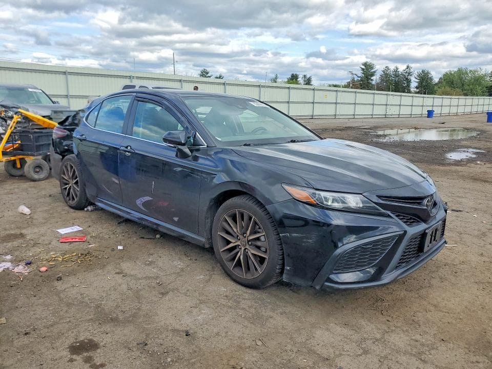 2022 TOYOTA CAMRY SE 4