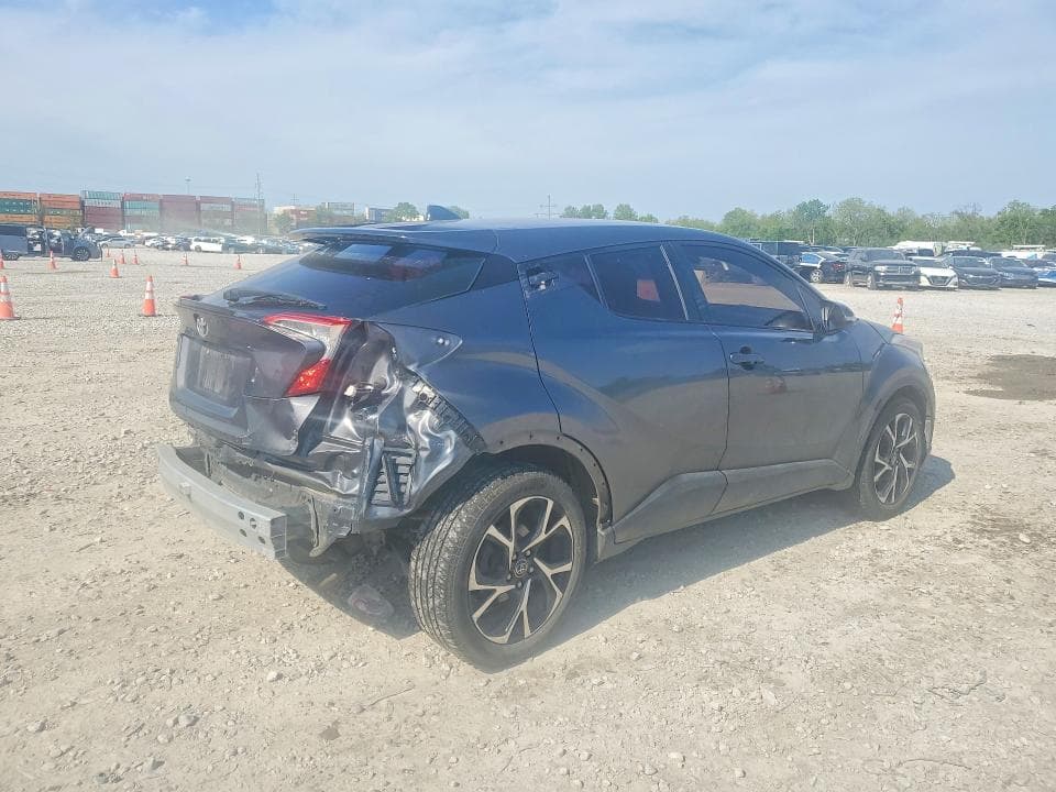 2018 TOYOTA C-HR XLE 3