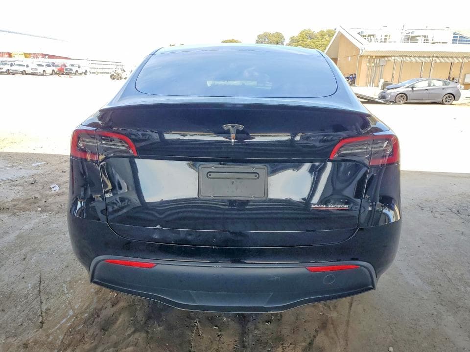 2024 TESLA MODEL Y 6