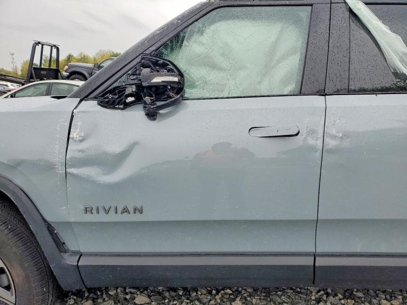 2025 RIVIAN R1S ADVENTURE ADVENTURE 7