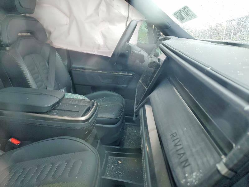 2025 RIVIAN R1S ADVENTURE ADVENTURE 8
